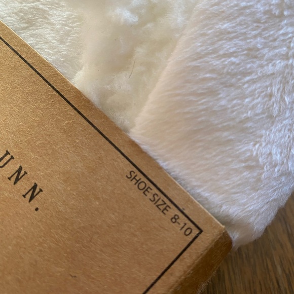 Rae Dunn Slippers - Picture 3 of 4